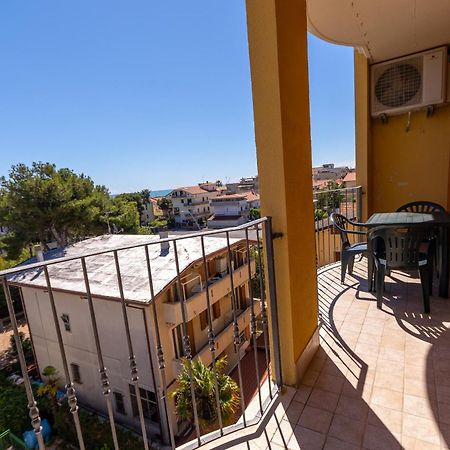 Residence Palazzo Sayonara Tortoreto Buitenkant foto