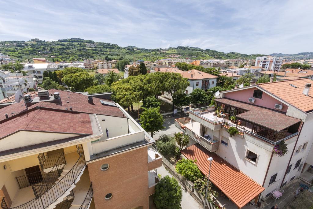 Residence Palazzo Sayonara Tortoreto Buitenkant foto